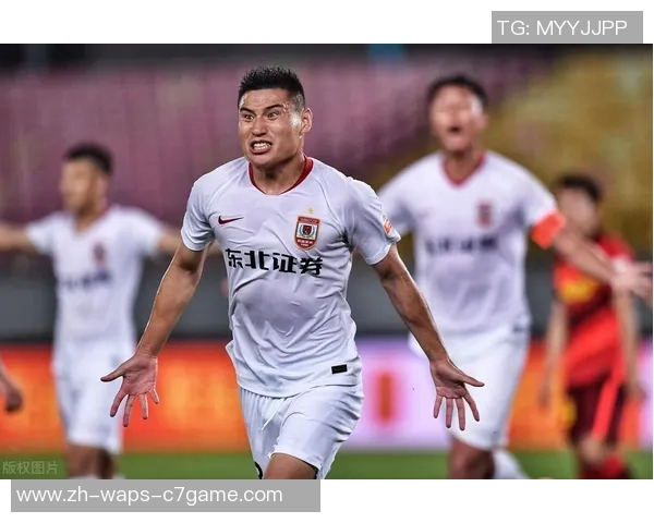 广州恒大迎战伊蒂哈德巅峰对决引发球迷热议与期待